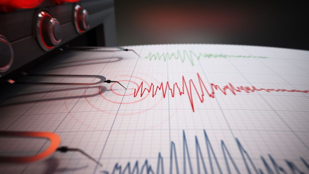İstanbul sarsıldı: Deprem meydana geldi