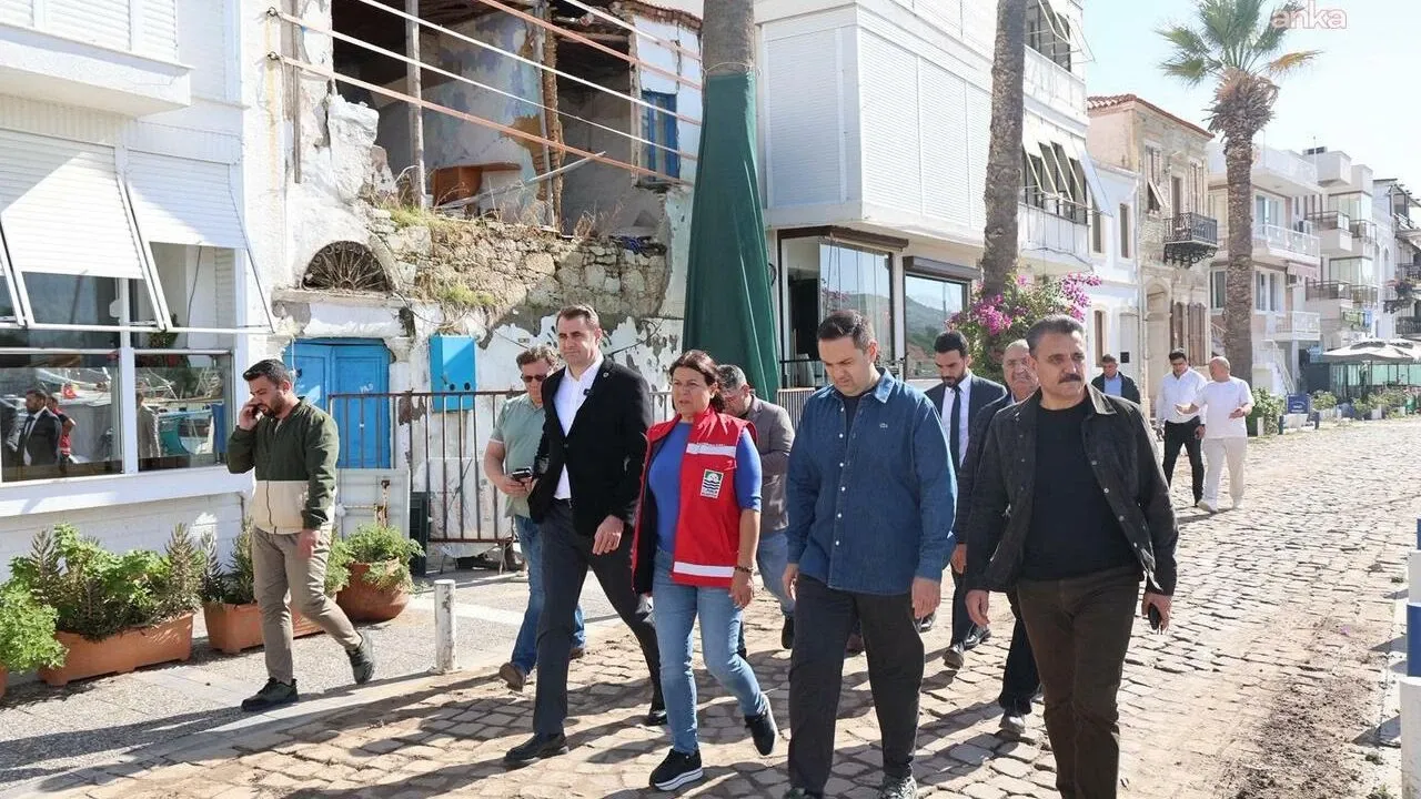 CHP heyeti’nden Foça’ya dayanışma ziyareti