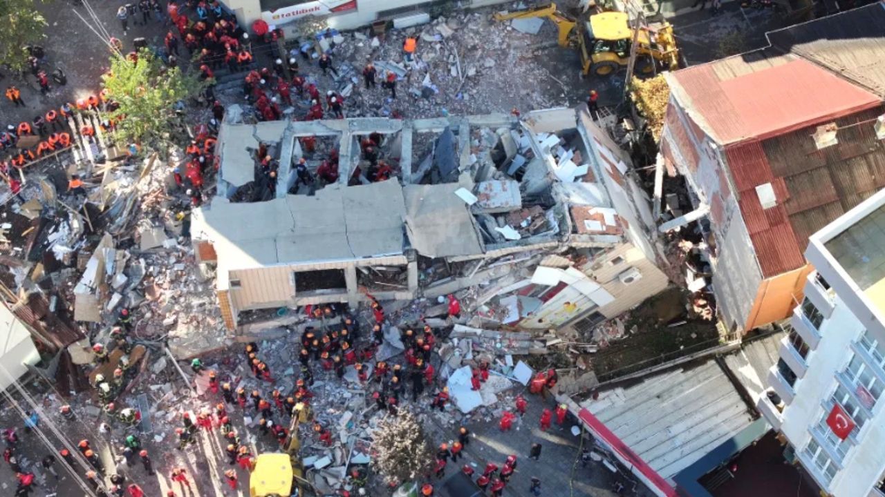 Çöken binada 11 yaşındaki çocuk hayatını kaybetti