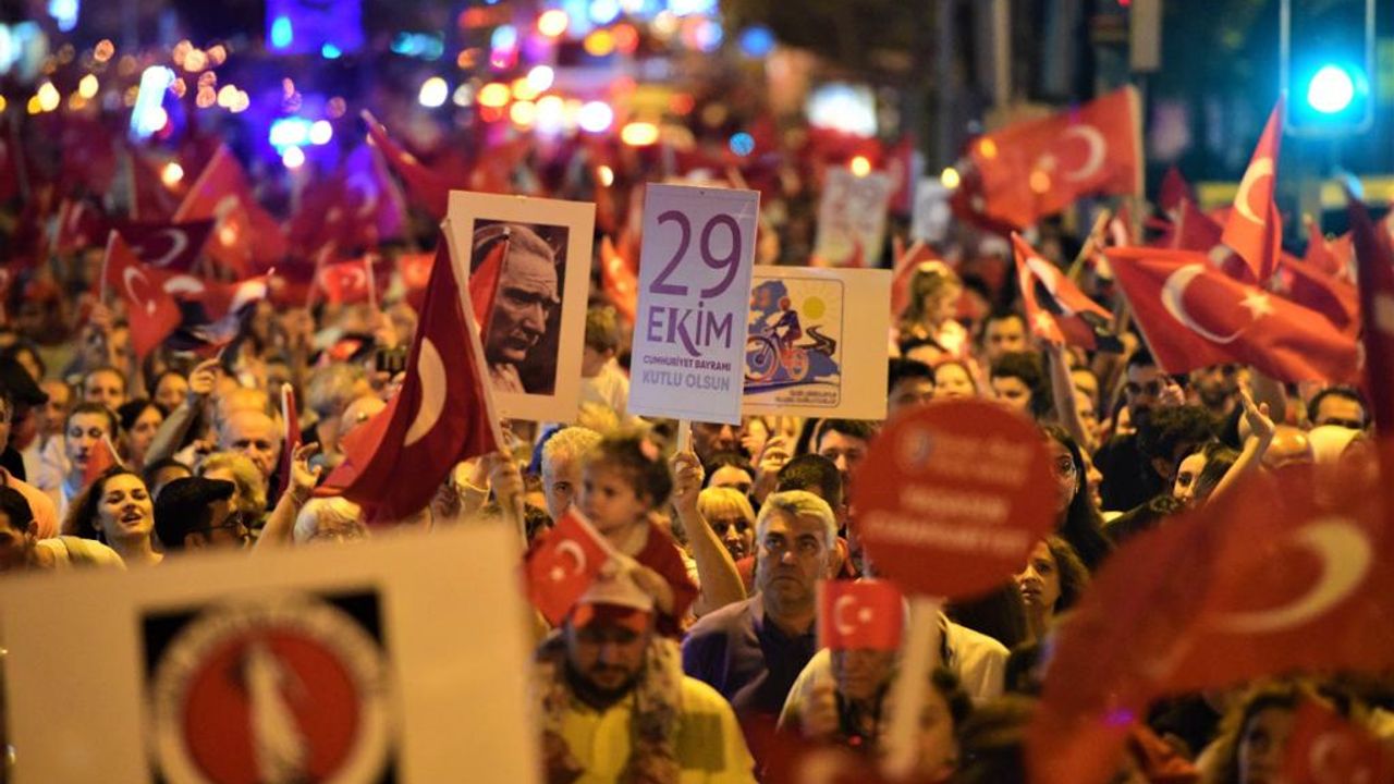 Bornova'dan Cumhuriyet Bayramı'nda coşkulu kutlama