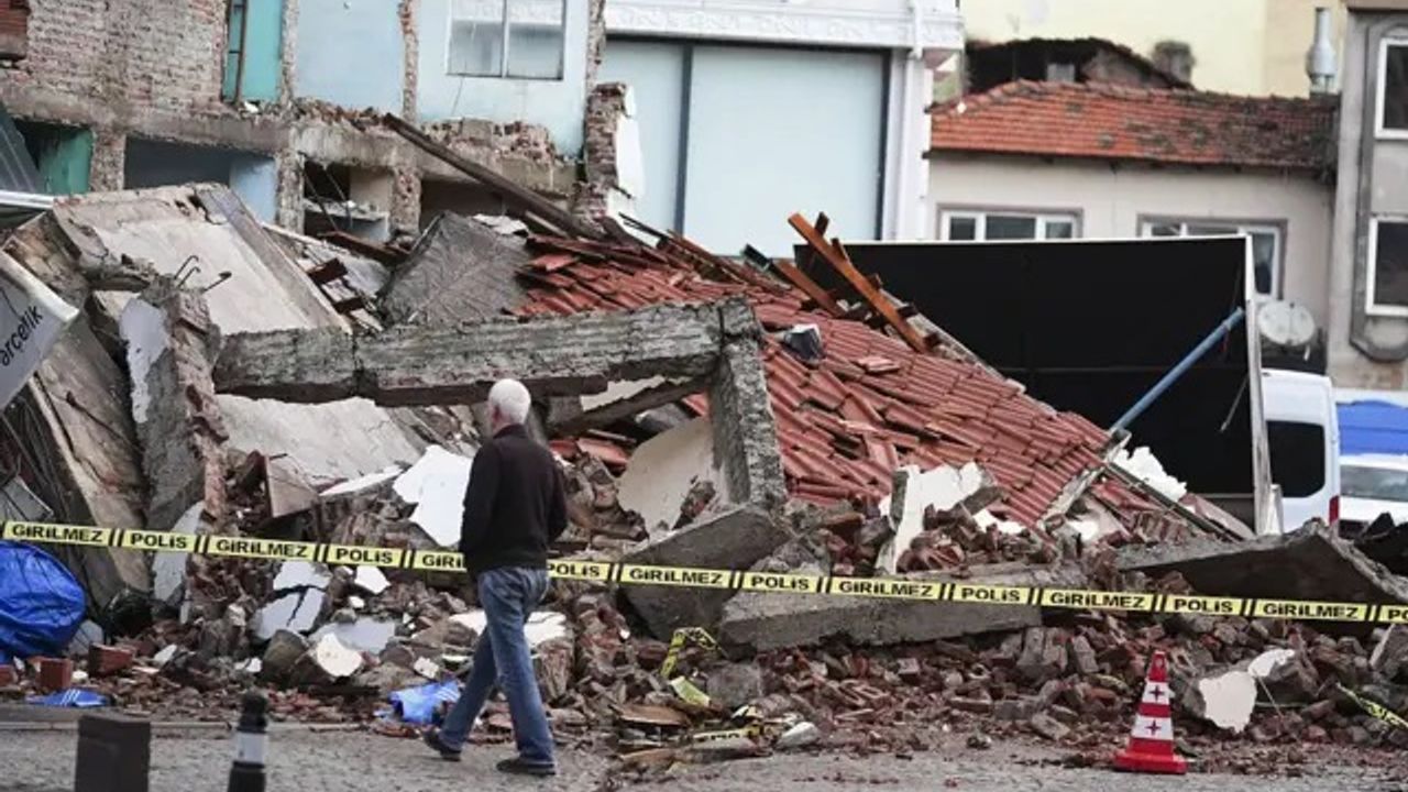 Deprem hasarı Sındırgı’da netleşti
