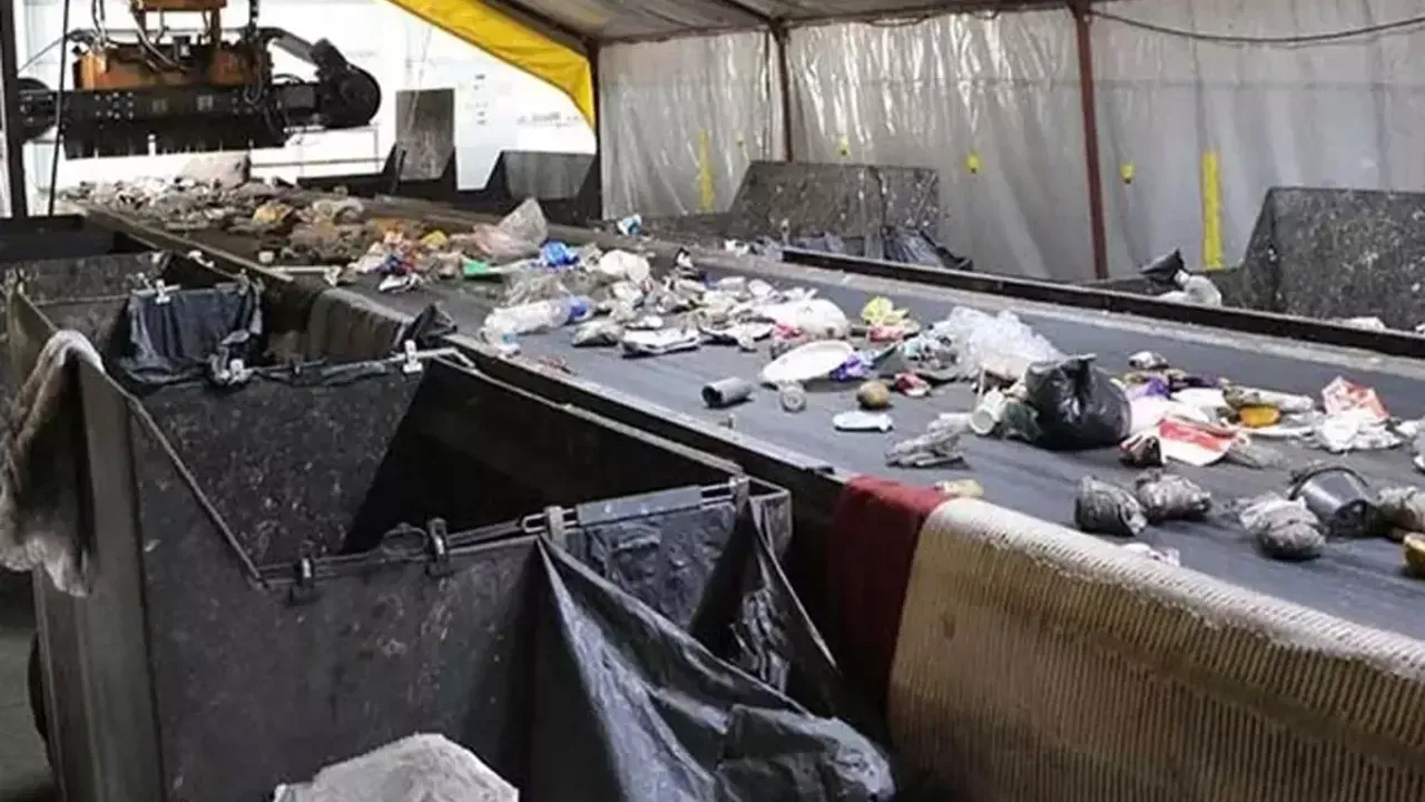 Çöp ayrıştırma bandında yeni doğmuş bebek cesedi bulundu