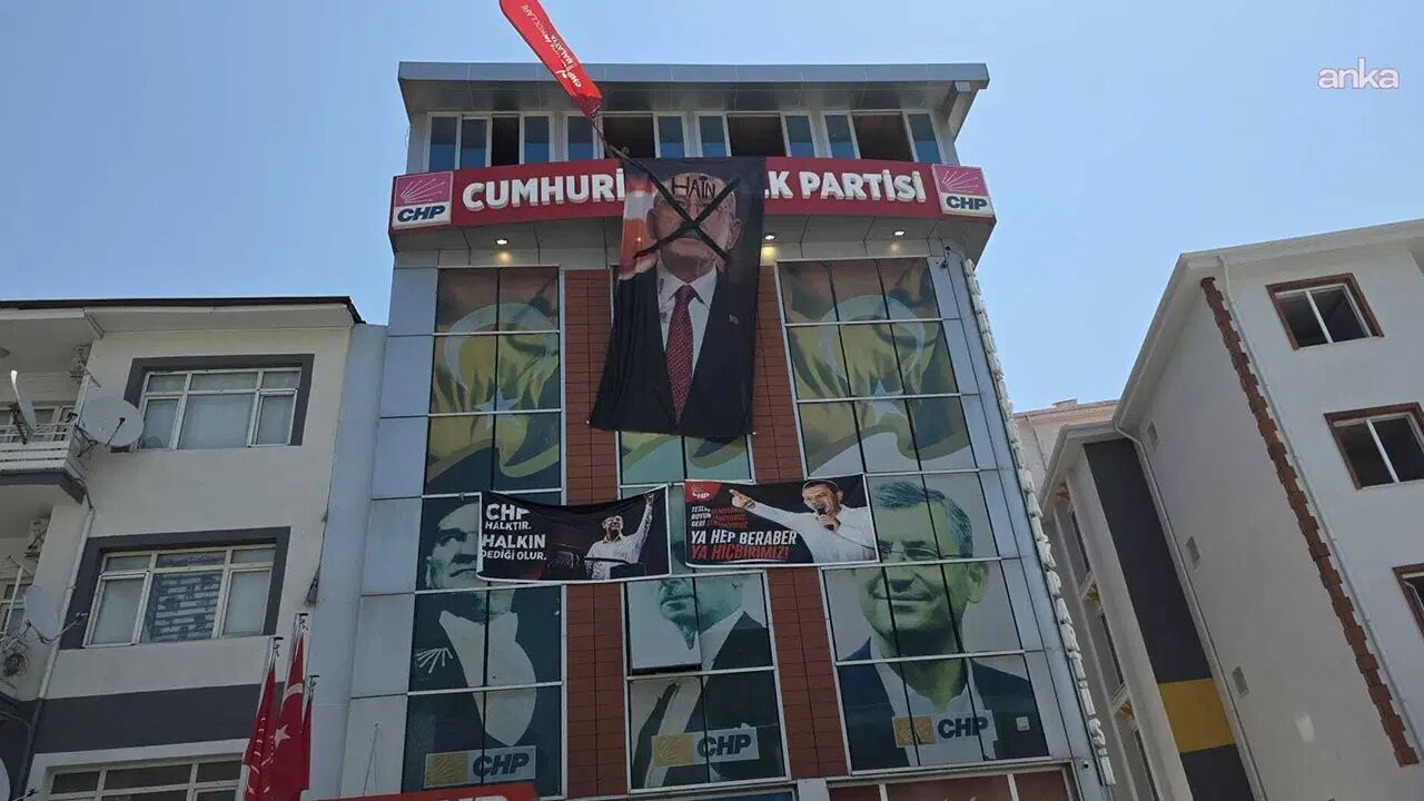 CHP Malatya İl Binası önünde gerginlik