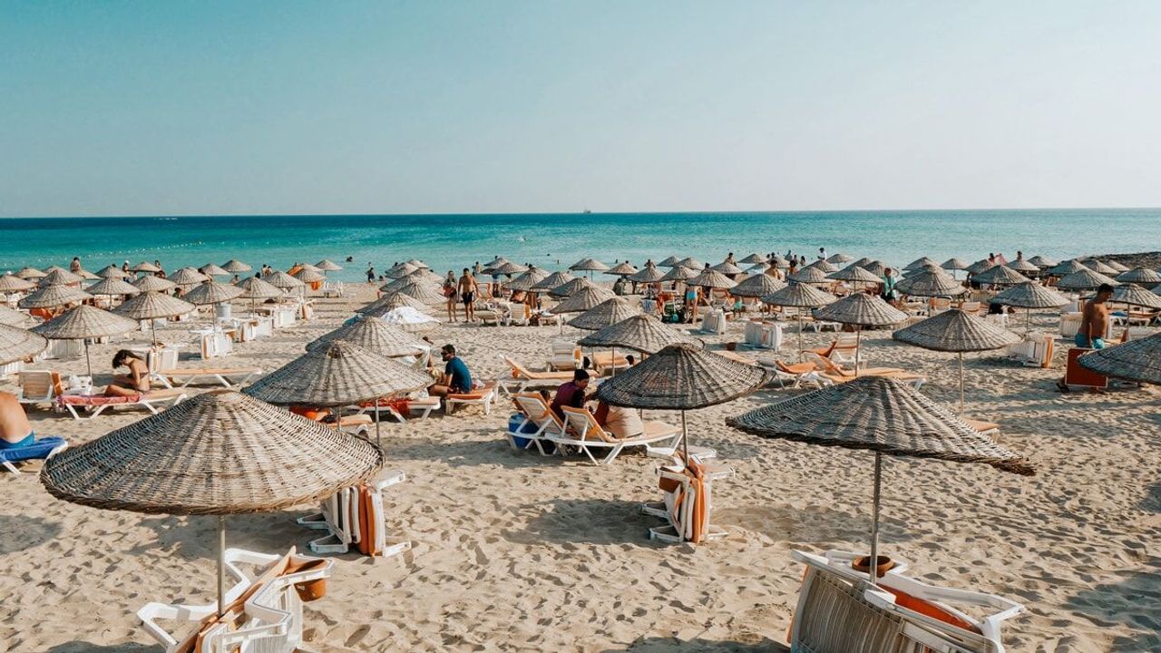 Özel işletmeler İzmir'in Plajlarına çöküyor..!