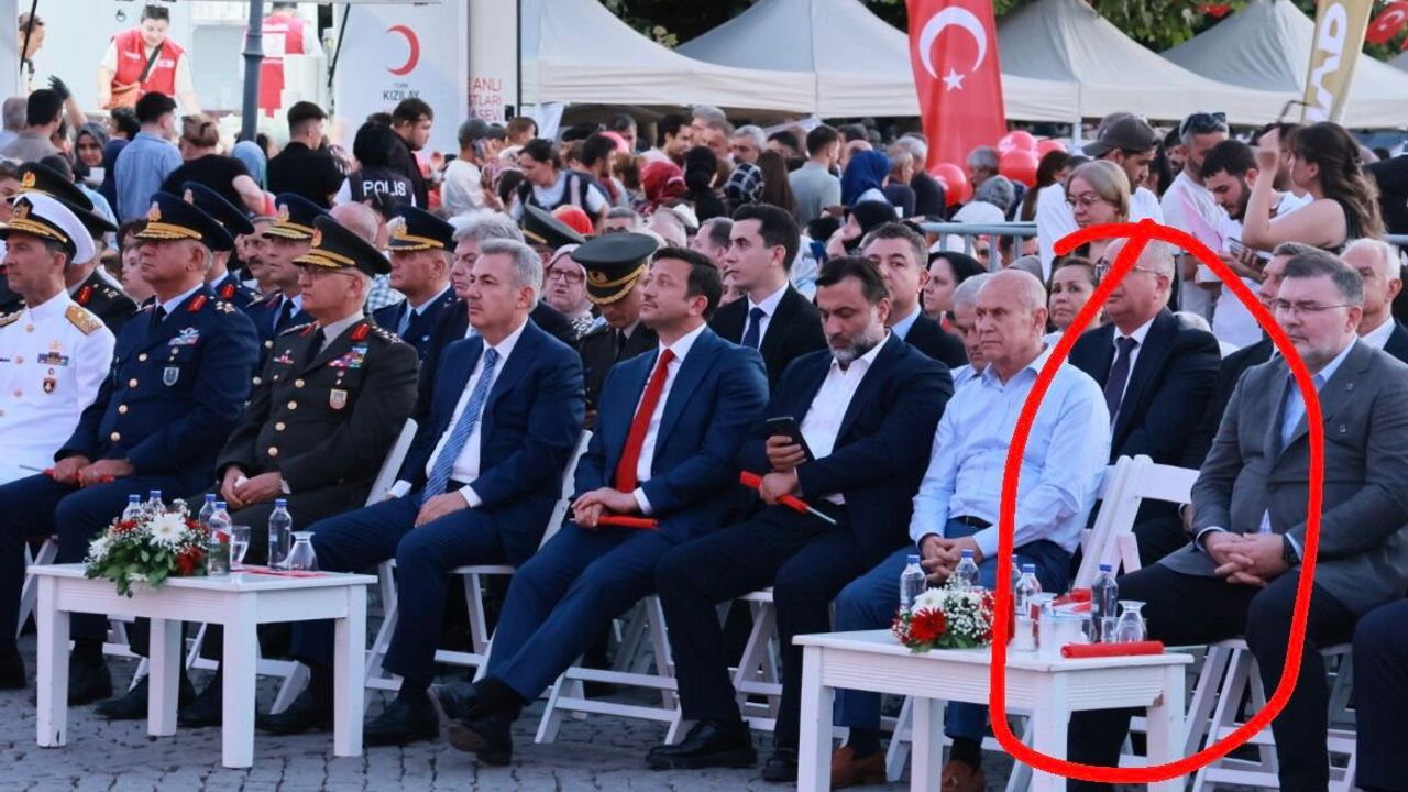 15 Temmuz töreninde büyükşehir vekilinin koltuğu boş kaldı