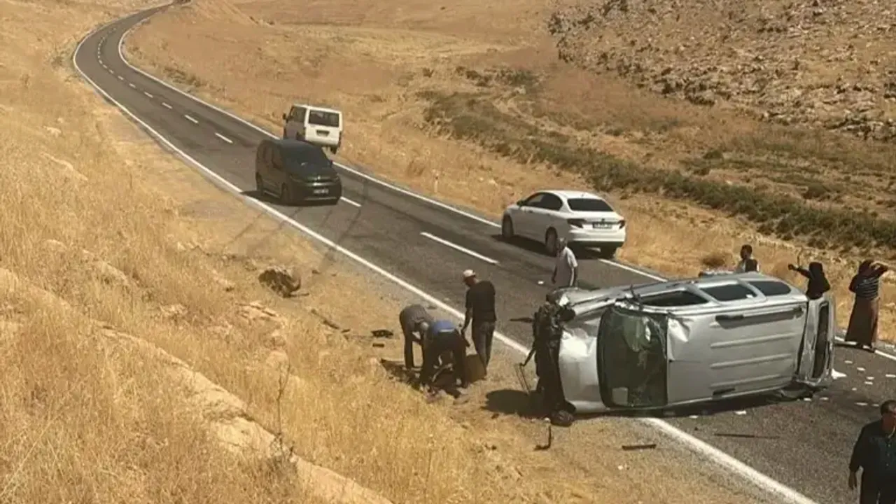 Hafif ticari araç takla attı: 2 çocuktan biri öldü