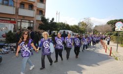 Kadınlar Efes Selçuk sokaklarında zincir oluşturdu