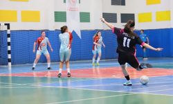 Denizli'nin ev sahipliğinde gerçekleşen futsalda yarı finalistler belli oldu