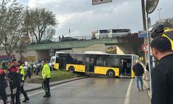 Beyoğlu’nda İETT otobüsü kaza yaptı, yol 2,5 saat kapalı kaldı