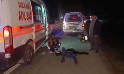 Kaza yapan araca yardım için durdu, arkadan motosiklet çarptı: 5 yaralı