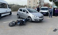 Otomobille çarpışan motosikletli yaralandı