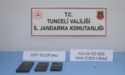 Sürücü belgesi sınavında akıllara durgunluk veren kopya düzeneğine jandarmadan suçüstü