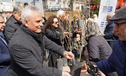 Edremit Belediyesi Orman Haftası’na özel fidan dağıttı