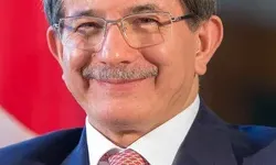 Tepkilere dayanamayan Ahmet Davutoğlu geri adım attı