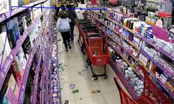 Avcılar’da züccaciye dükkanındaki panik anları kamerada