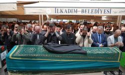 Kuzeni tarafından öldürülen gencin tabutunun üzerine damatlığı konuldu