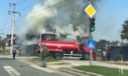 Alevler 2 katlı binayı kül etti