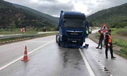 Amasya’da kontrolden çıkan tır karşı şeride geçti: 1 yaralı