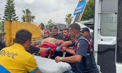 Antalya’da freni patlayan zift yüklü kamyon ortalığı savaş alanına çevirdi