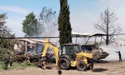 Ayvalık’ta kereste deposunda çıkan yangın güçlükle söndürüldü