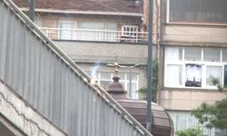 Bayrampaşa’da tepki çeken kaynak işlemi kamerada: Korkuluklarda trafiğe rağmen işleme devam ettiler