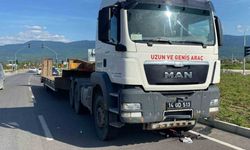Bolu’da kırmızı ışıkta geçen bisikletli tırın altında kaldı: Genç sürücü ağır yaralı