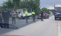 Bursa’da kamyonet ile otomobil çarpıştı: 2 yaralı