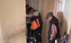 Esenyurt’ta yaşlı adamın çöp evi 4’üncü kez boşaltıldı