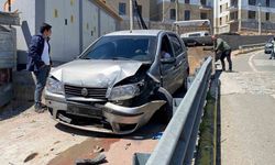 Freni boşalan otomobil trafik ışıklarında bekleyen araca çarptı: 5 yaralı