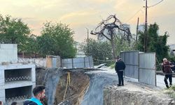 Gaziosmanpaşa’da inşaat çalışması sırasında yol çöktü