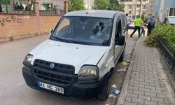 Hafif ticari araç ile scooterlar çarpıştı: 2 çocuk yaralandı