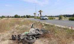 Kaldırıma çarpıp 30 metre savrulan motosikletin sürücüsü ağır yaralandı