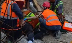 Kalıbın yan yatması sonucu 2 inşaat işçisi yaralandı
