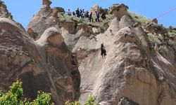 Sıcak hava balonu peri bacalarının üzerine güvenli iniş yaptı: Turistler kurtarıldı