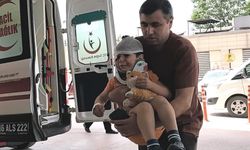 Kazada yaralandı,oyuncağını elinden hiç bırakmadı