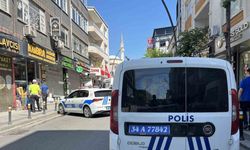 Küçükçekmece’de fenalaşıp yola yığılan adamın üzerinden araç geçti