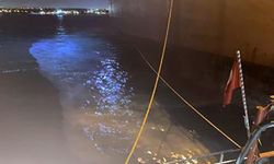 Küçükçekmece’de gemiden sızan madde endişeye neden oldu