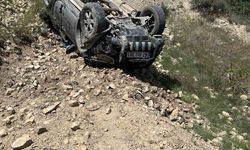 Mardin’de otomobil yamaçtan düştü: 1 yaralı
