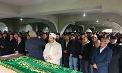 ‘Anneler Günü’nde ağaçta asılı bulunan kadın son yolculuğuna uğurlandı
