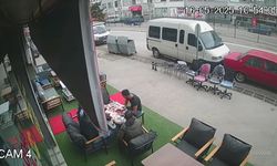 Otomobile çarpmamak için manevra yapan motosiklet sürücüsü yaralandı