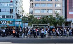 Özel Halk Otobüslerinin kontak kapatmasının ardından duraklarda oluşan yoğunluk havadan görüntülendi