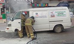 Park halindeki panelvan minibüste yangın paniği