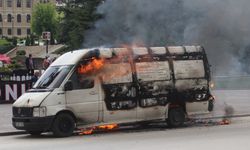 Polis ekibi işlem yapmak isteyince hacizli aracı ateşe verdi