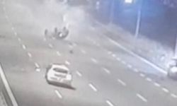 Sakarya’da feci kaza: 9 yaşındaki çocuk taklalar atan otomobilden yola savruldu