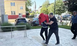 Ses sistemine gizledikleri 840 uyuşturucu hapla yakalandılar