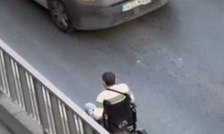 Sultangazi’de engelli vatandaş tekerlekli sandalyeyle ters yönde trafiğe girdi