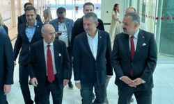 Büyük mitinge dakikalar kaldı: CHP lideri Özgür Özel İzmir'de