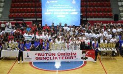 Celal Atik Spor Salonu’nda gençlik buluşması