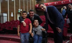 “Kalpten Kalbe” Oyunu Torbalı’da ayakta alkışlandı