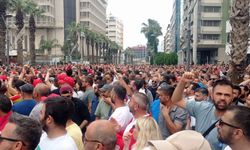 İzmir'de grevin 3'üncü günü: İşçiler İZSU önünde toplandı